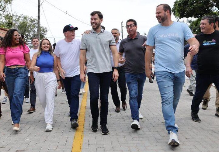 Moradores comemoram entrega de 13 vias em Barramares com presença do prefeito e do governador