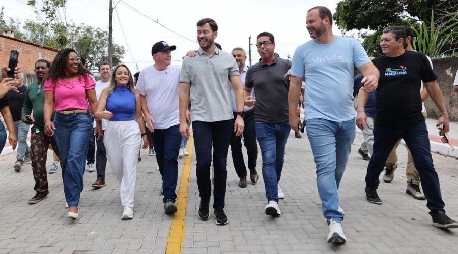 Moradores comemoram entrega de 13 vias em Barramares com presença do prefeito e do governador