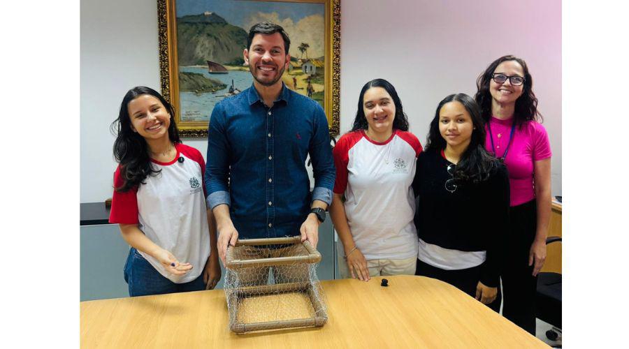 Bueiro ecológico desenvolvido por estudantes será instalado pela Prefeitura na sexta-feira