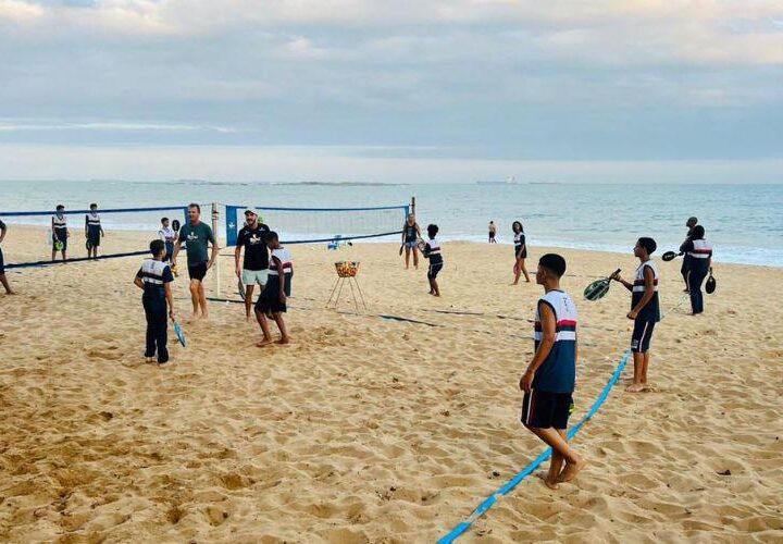 Festival de Beach Tênis movimenta Praia da Costa com 200 alunos nesta quarta-feira (22)