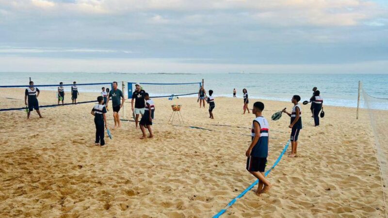 Festival de Beach Tênis movimenta Praia da Costa com 200 alunos nesta quarta-feira (22)