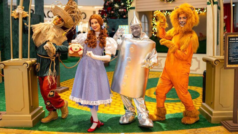 Papai Noel desembarca em 15 bairros ao lado de “O Mágico de Oz”