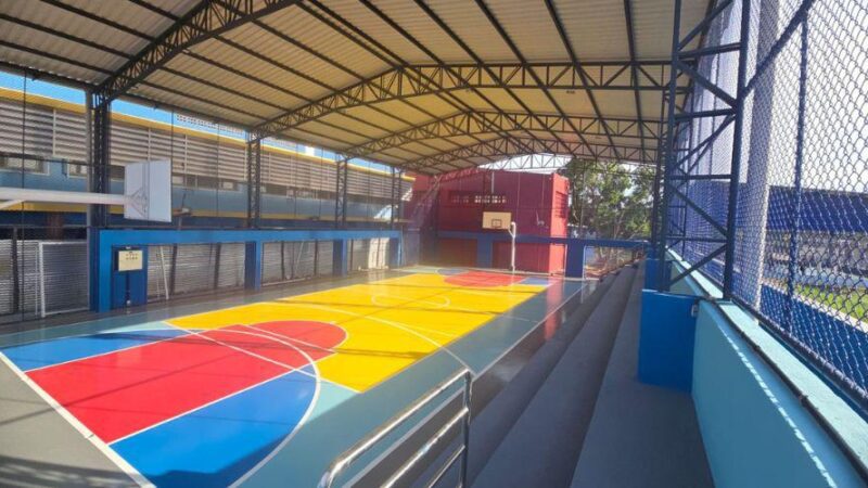 Duas quadras esportivas são entregues à comunidade de Balneário Ponta da Fruta