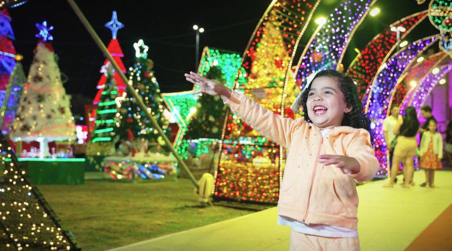 Iluminação, comidas típicas e atrações animam a Vila Natalina até 6 de janeiro