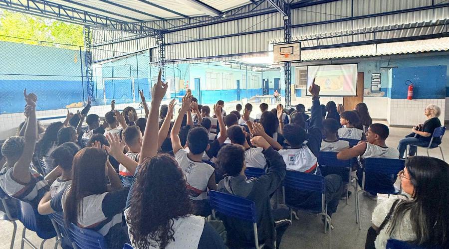 Violência contra a mulher é tema de evento com alunos em escola de Aribiri
