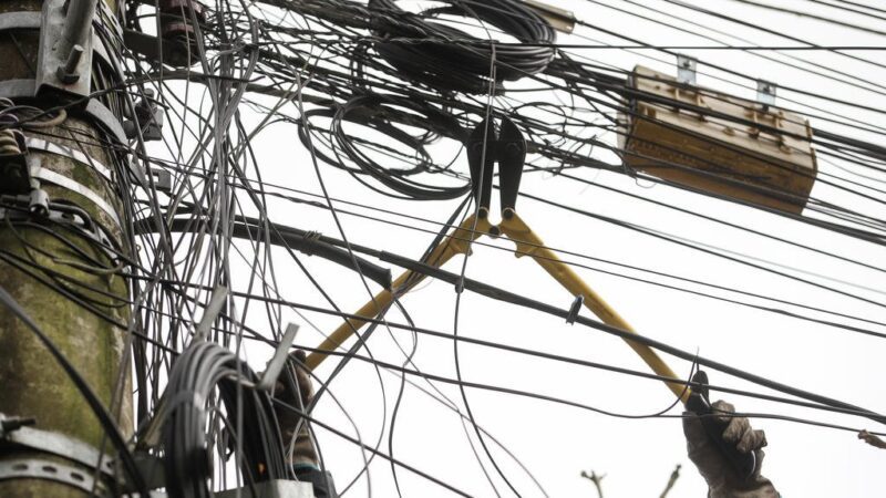 Fiação desorganizada nos postes vira tema de audiência na Câmara de Vila Velha