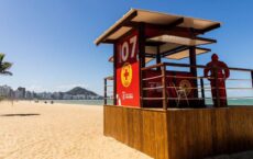 ​Novos postos elevados de guarda-vidas garantem mais segurança aos banhistas