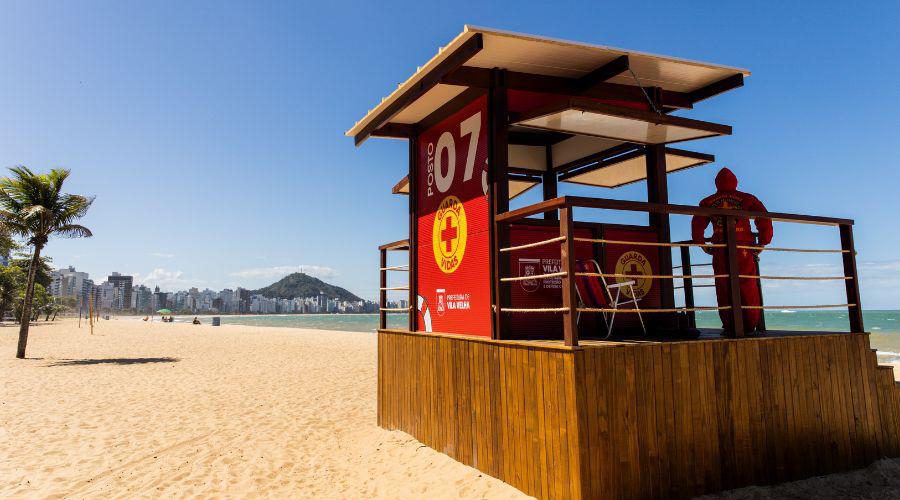 ​Novos postos elevados de guarda-vidas garantem mais segurança aos banhistas