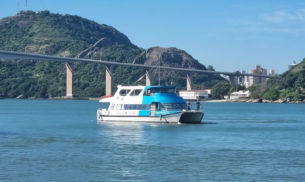 Governador Casagrande amplia frota do Aquaviário com novo barco Forno Grande