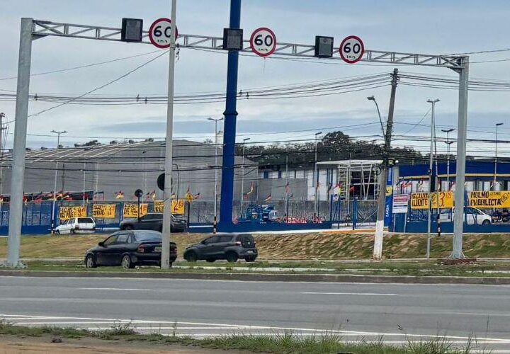 Indicadores de velocidade na Avenida Carlos Lindenberg reforçam a prevenção de acidentes