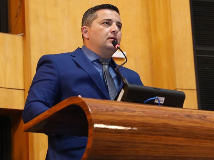 Deputado Wellington Callegari protocola ação contra resolução estadual na educação