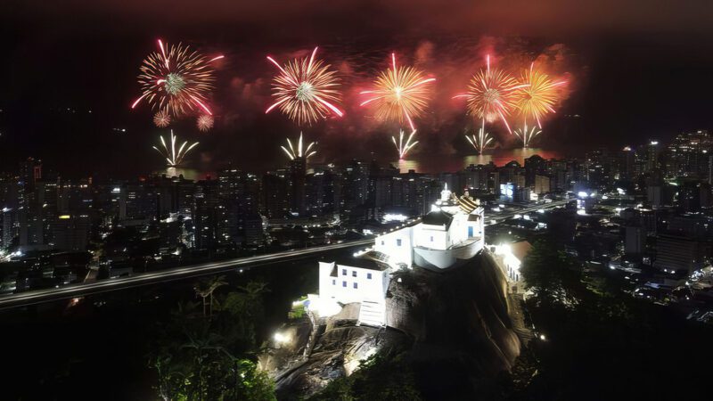 ▶️ VIDEO: Vila Velha brilhou! Veja a queima de fogos que marcou a virada para 2026!