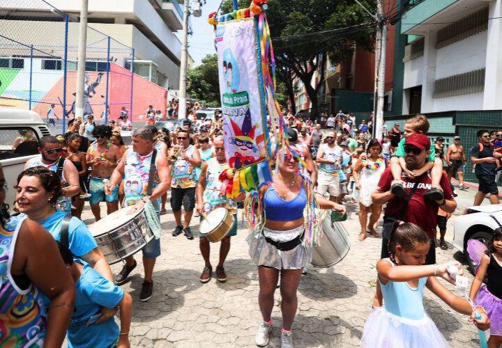 Blocos dão início à programação de Carnaval na cidade neste sábado