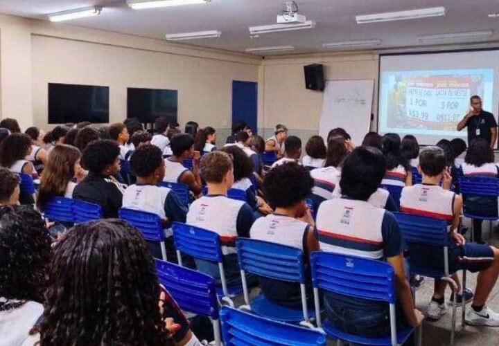Estudantes do Sesi recebem palestras do Procon nesta quinta-feira