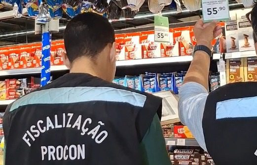 Procon vai às ruas em Vila Velha e pesquisa preços de itens da Semana Santa