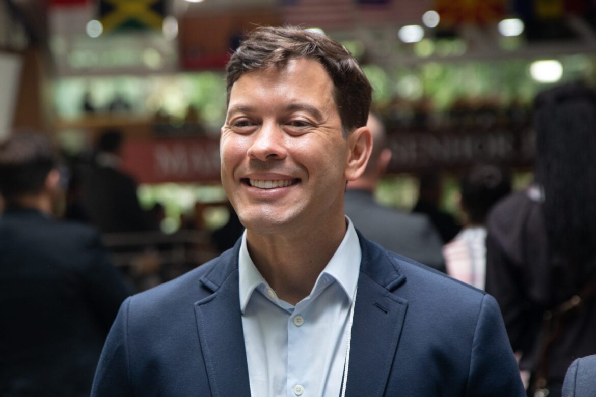 Arnaldinho prioriza gestão e descarta disputar eleições em 2026