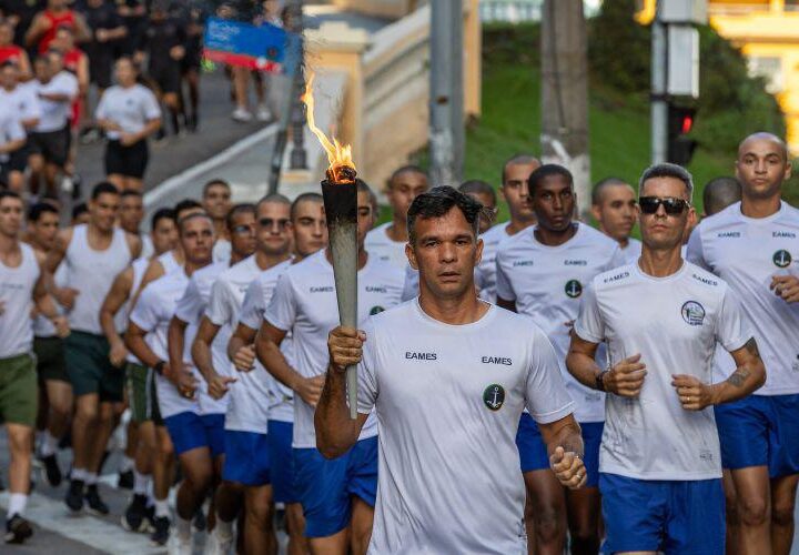 Vila Velha inicia celebração dos 491 anos com a Transposição do Fogo Simbólico