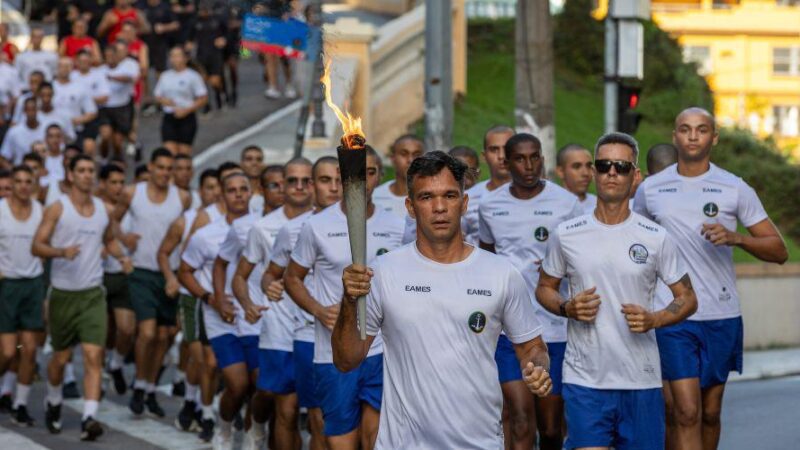 Vila Velha inicia celebração dos 491 anos com a Transposição do Fogo Simbólico