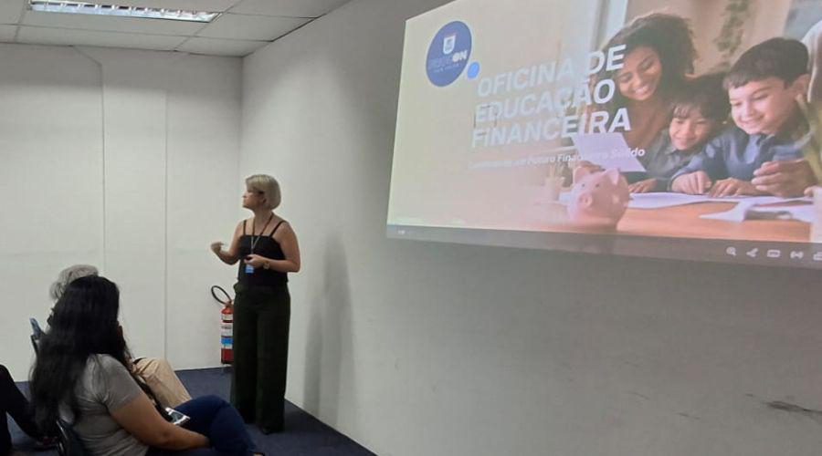 Procon oferece orientação para consumidores que enfrentam excesso de dívidas