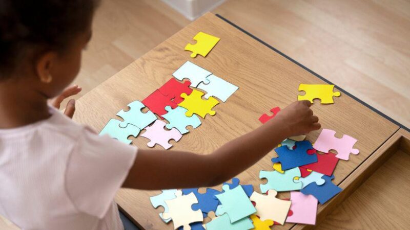 Profissionais de saúde participam de capacitação para identificar sinais de autismo