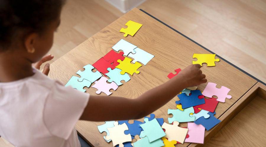 Profissionais de saúde participam de capacitação para identificar sinais de autismo