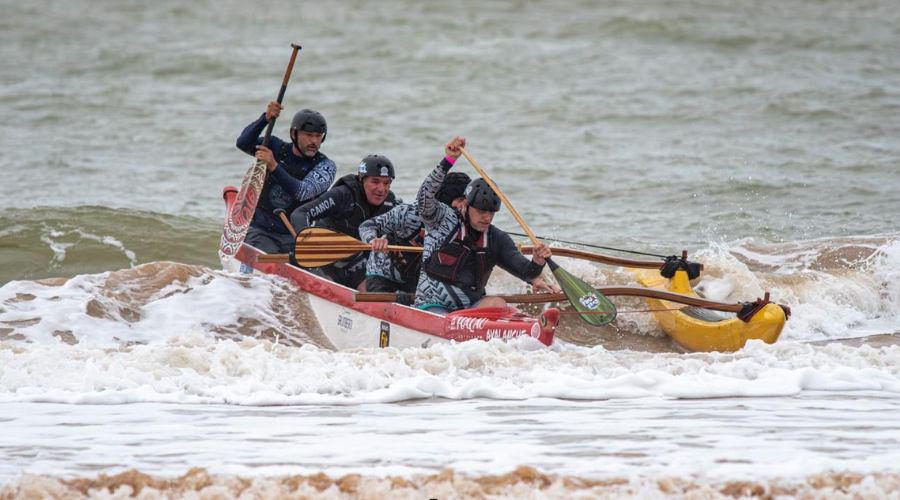 Competição nacional de surf de canoa agita o litoral neste fim de semana