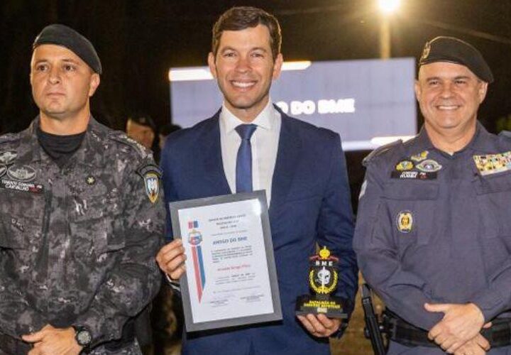 Prefeito é homenageado durante cerimônia pelos 40 anos do Batalhão de Missões Especiais