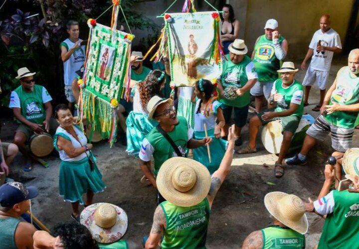 Cultura popular ganha destaque com bandas de congo e rendeiras de bilro na Barra do Jucu