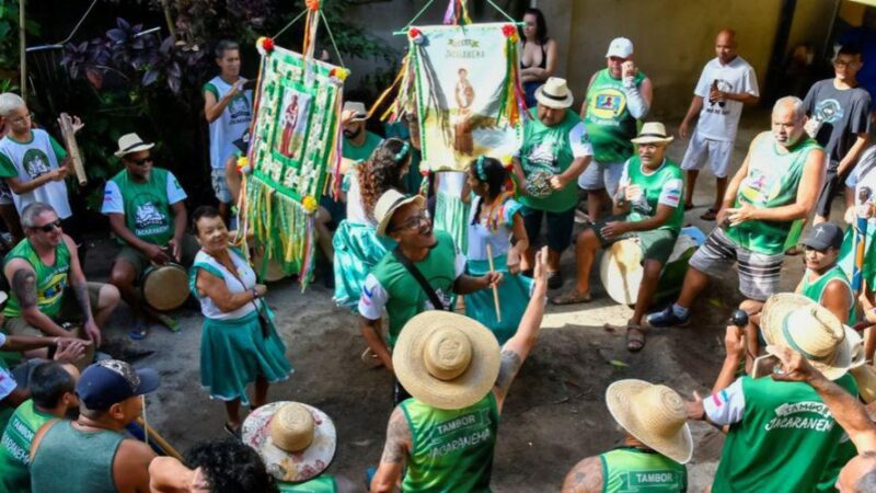 Cultura popular ganha destaque com bandas de congo e rendeiras de bilro na Barra do Jucu
