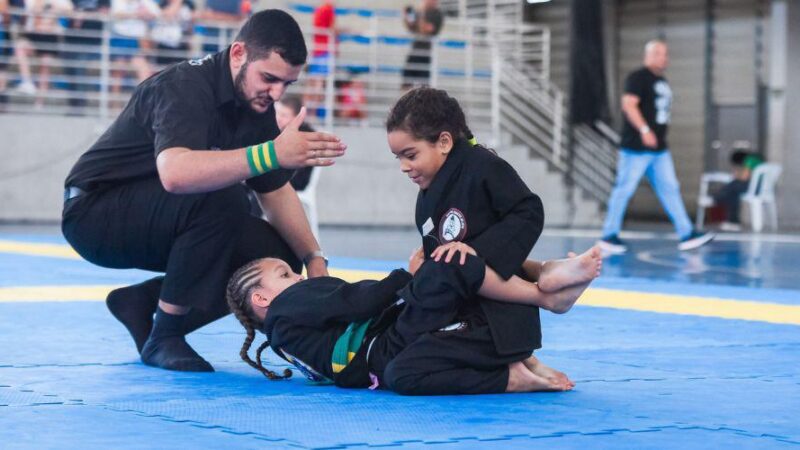 Mil atletas mirins disputam títulos em campeonato de jiu-jítsu em Vila Velha