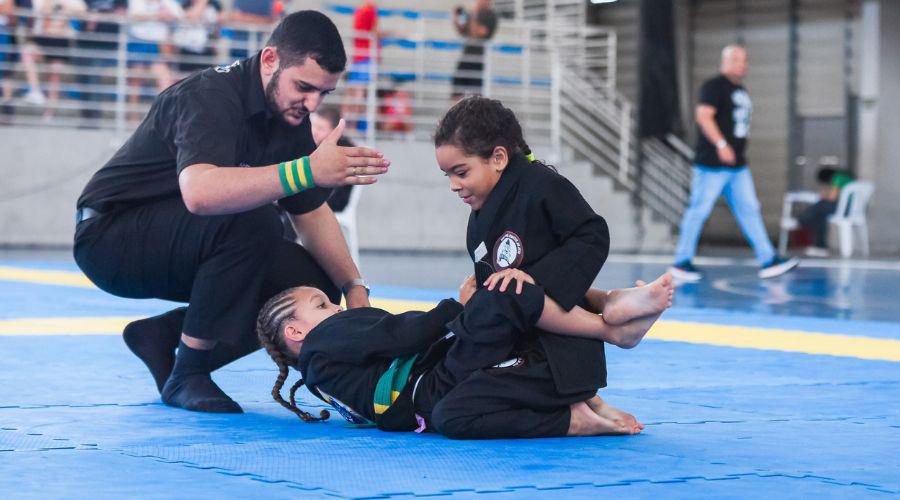 Mil atletas mirins disputam títulos em campeonato de jiu-jítsu em Vila Velha