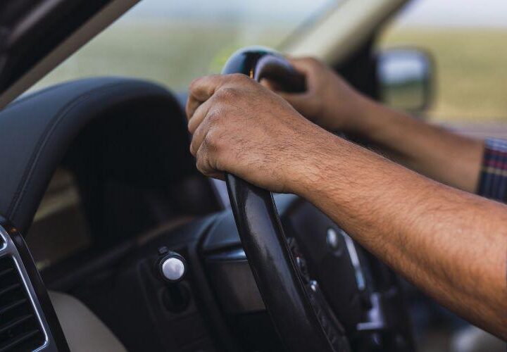 Indicação de condutor e credencial de estacionamento ficam mais acessíveis com serviço digital