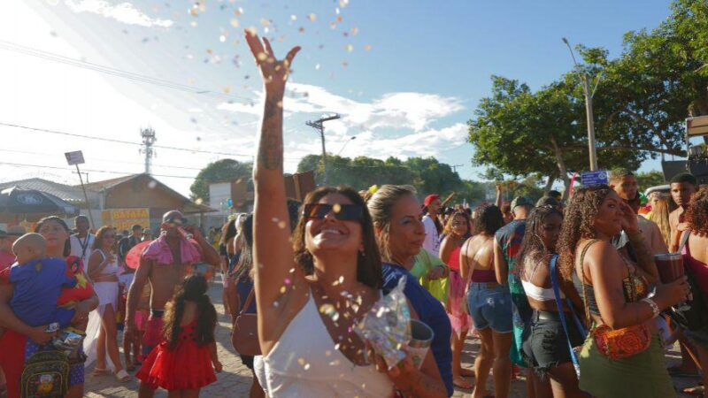 Blocos de rua tomam conta da cidade e levam Carnaval aos bairros