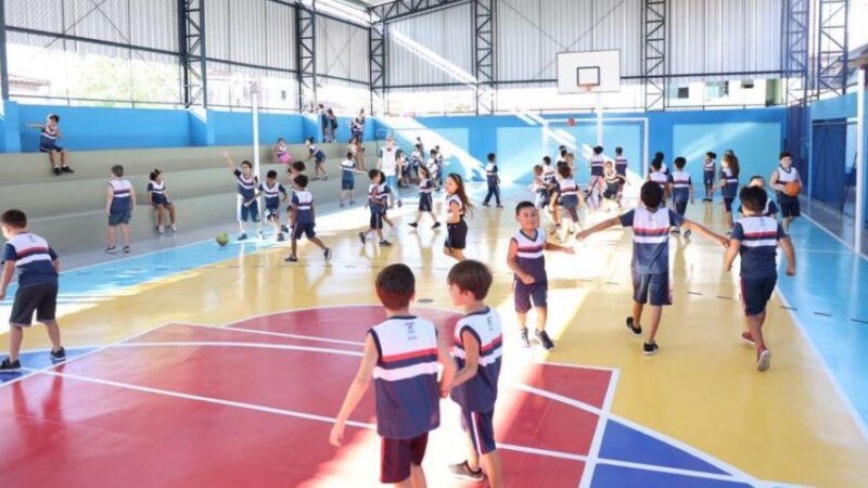 ​Prefeito Arnaldinho Borgo inaugura quadra poliesportiva coberta em escola de Guaranhuns