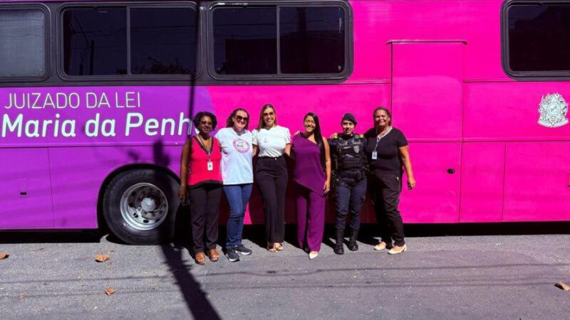 Ônibus Rosa realiza atendimento especial para mulheres na Prainha até sexta