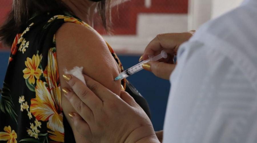 Vila Velha já aplicou mais de 300 mil doses das vacinas contra a Covid-19
