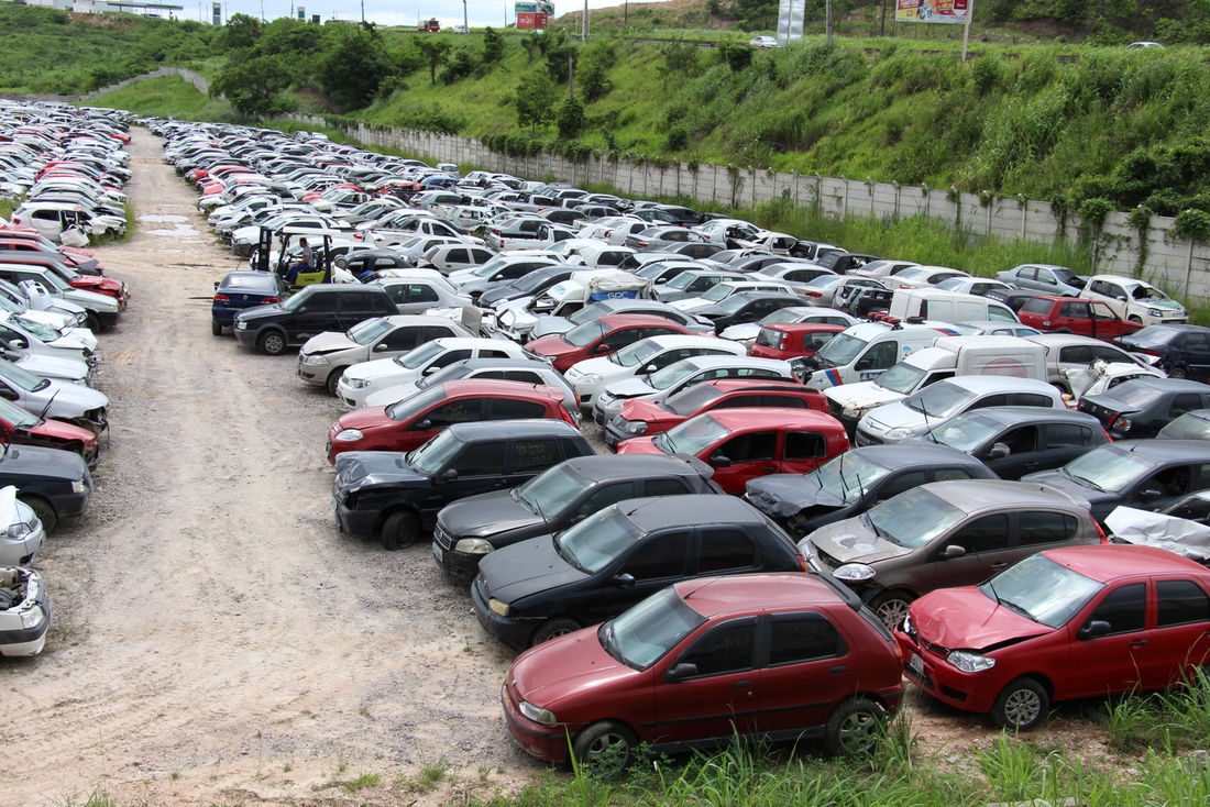 ​Cadastro para leilão de bens móveis inservíveis, sucatas e veículos está aberto no município