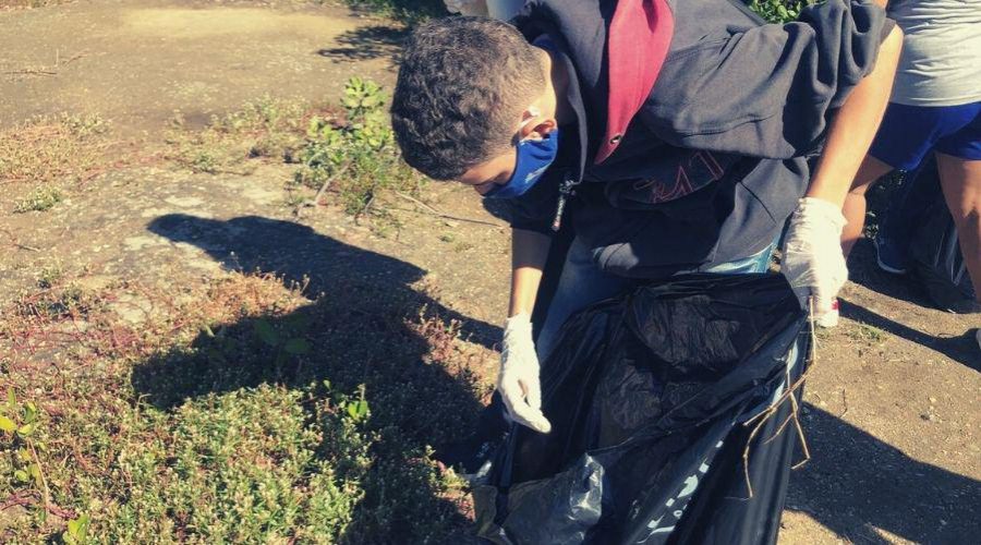 Meio ambiente: alunos participam de ação de limpeza e conscientização no manguezal