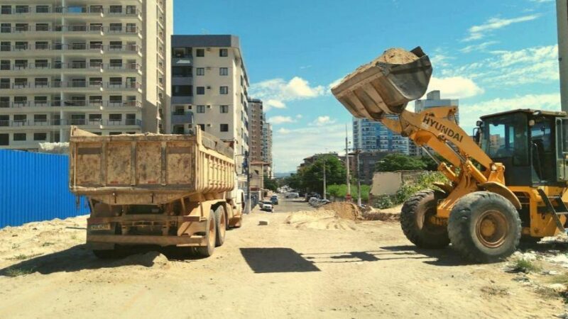 Blocos de concreto são usados para pavimentar Alameda do Amor