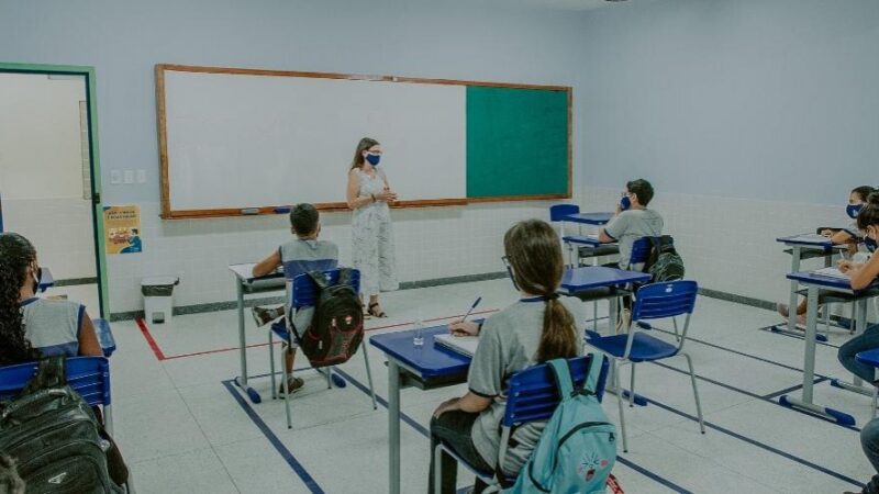 Mais de 80 profissionais de Educação com salários de até R$ 4 mil serão contratados em Vila Velha