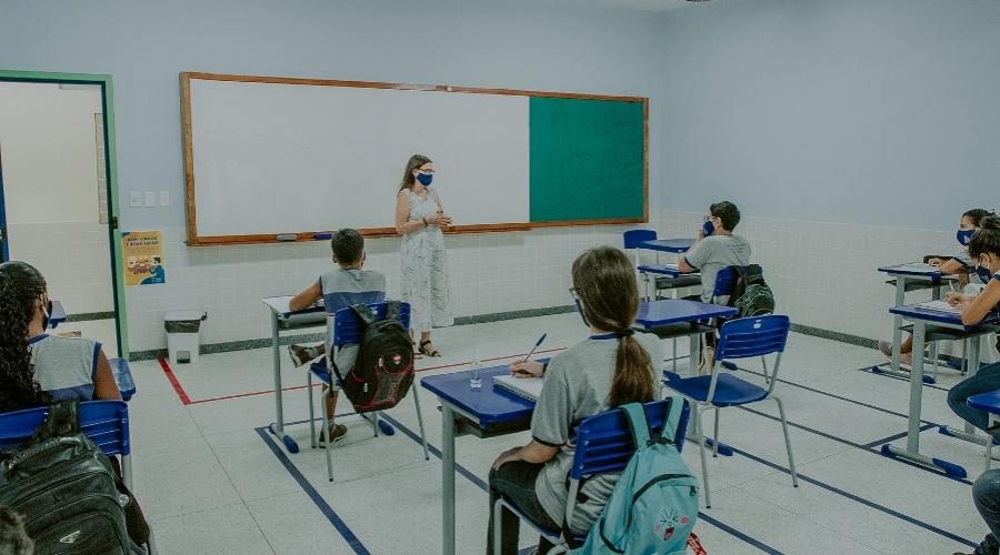 Mais de 80 profissionais de Educação com salários de até R$ 4 mil serão contratados em Vila Velha