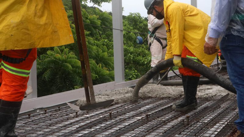 Trabalho de concretagem do piso no sentido Vila Velha é iniciado