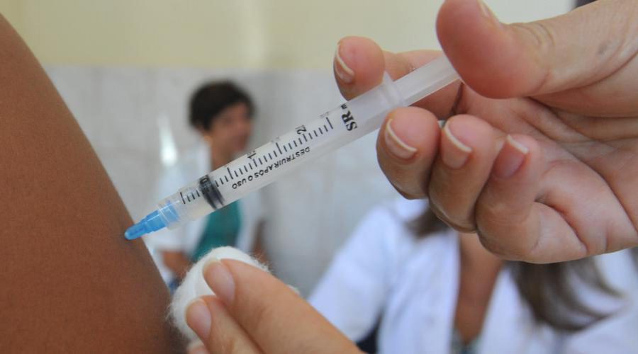 Mais dois bairros de Vila Velha recebem equipes para vacinação noturna contra covid-19