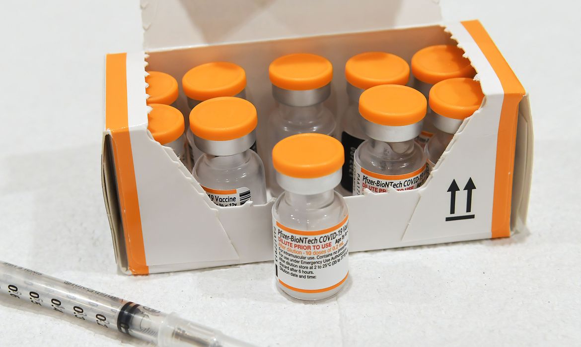 Covid-19: Brasil recebe primeiro lote de vacinas destinadas a crianças de 5 a 11 anos