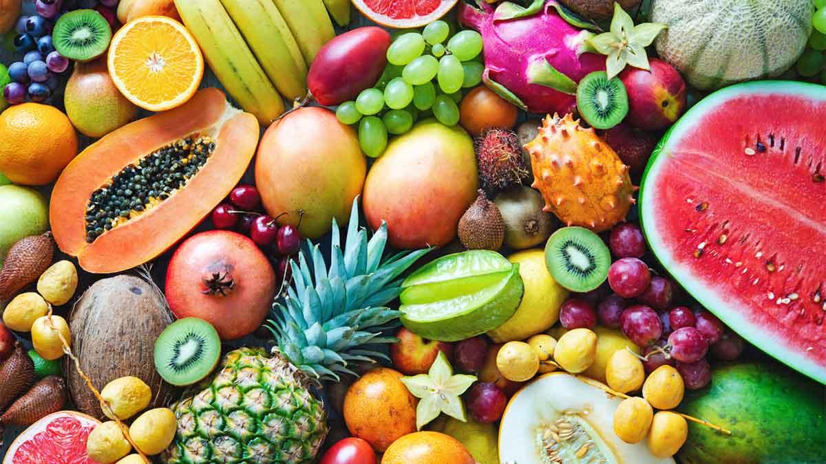 Frutas e sucos podem ajudar a refrescar, bronzear e emagrecer nesse verão