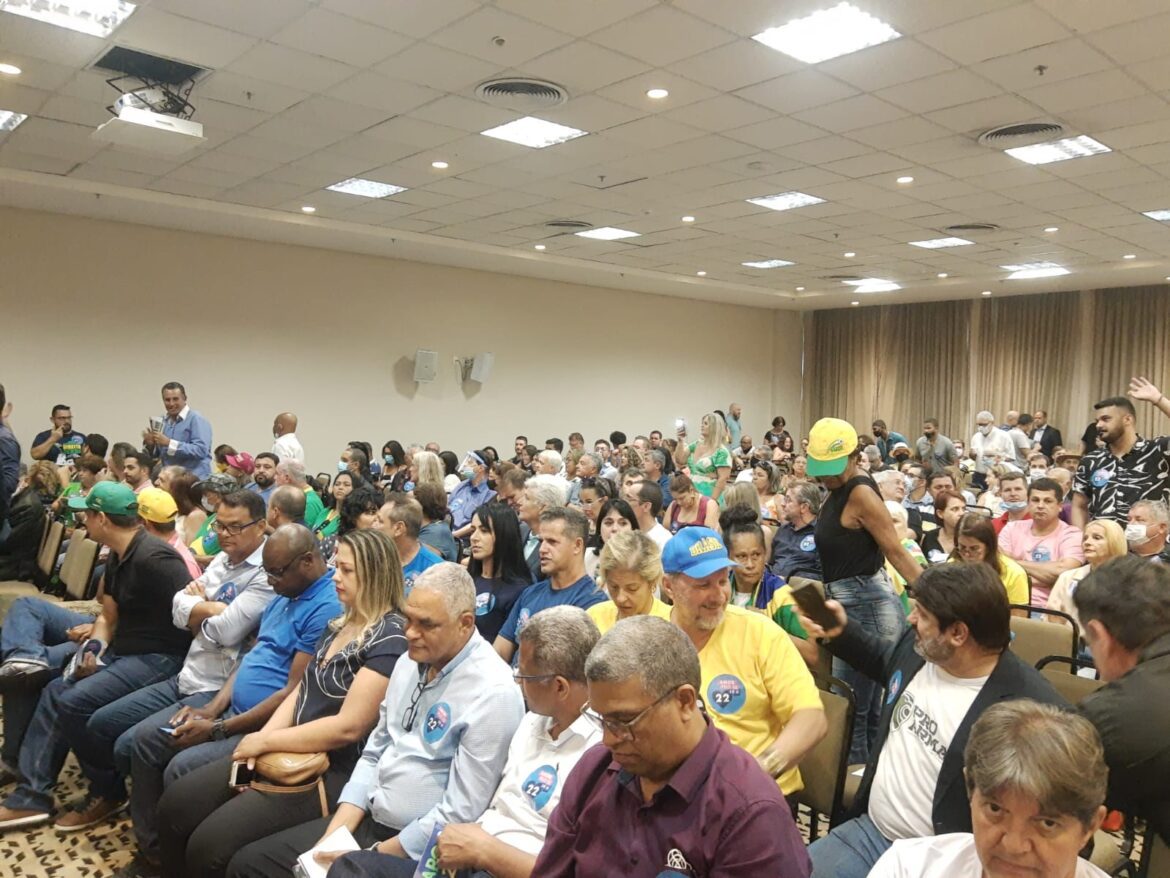 Filiação: Manato é recepcionado por políticos e líderes de movimentos