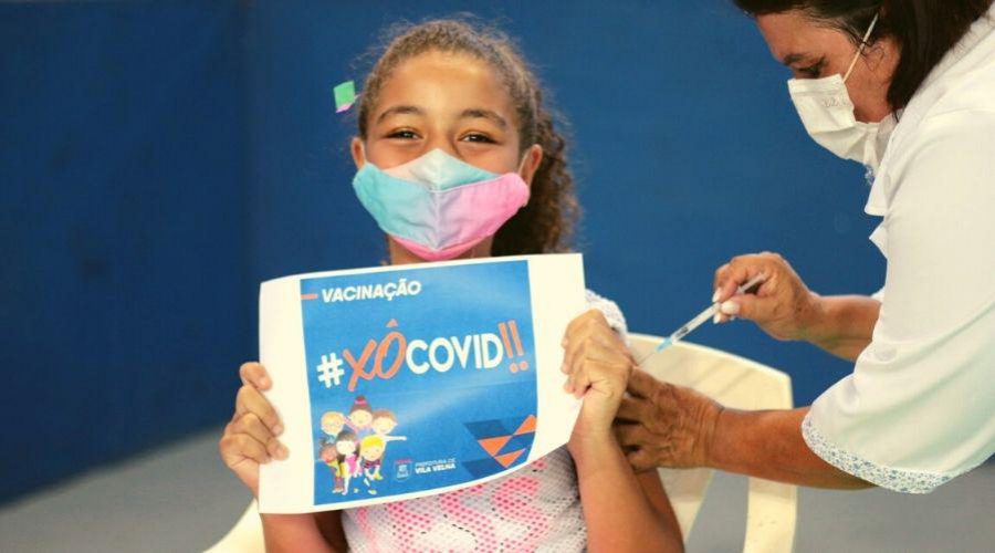 Crianças de Vila Velha recebem “certificado de coragem após vacinação”