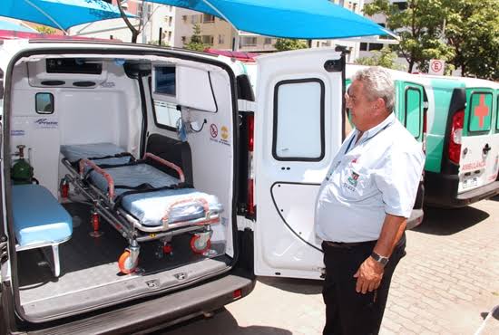 PMVV entrega para a população 10 ambulâncias e 6 carros de passeio