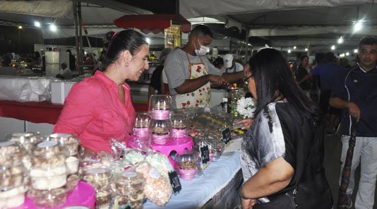 Festa da Penha: Ambulantes e vendedores de alimentos que irão trabalhar recebem curso