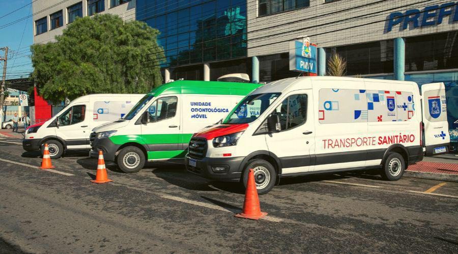 ​Prefeitura entrega Van Odontológica Móvel e veículos para transporte sanitário